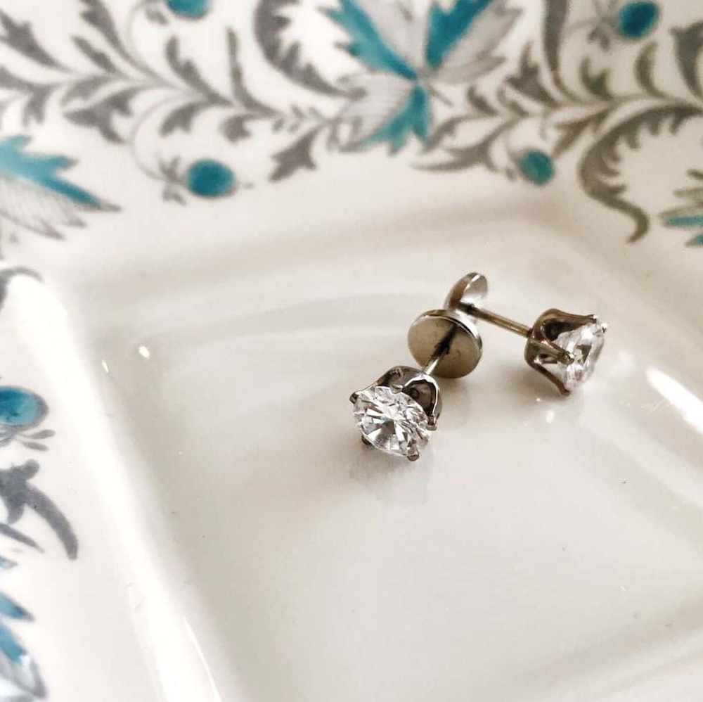 ComfyEarrings - 6mm Crystal Prong